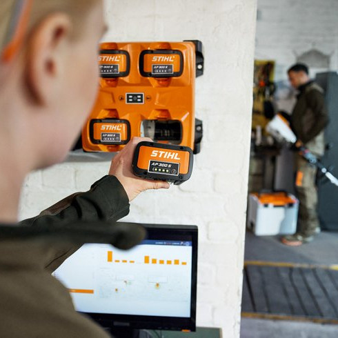 PARALÉLNA RÝCHLONABÍJAČKA, AL 301