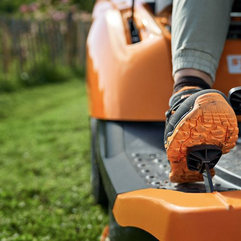 Záhradný traktor STIHL RT 4082 Záhradný traktor STIHL RT 4082