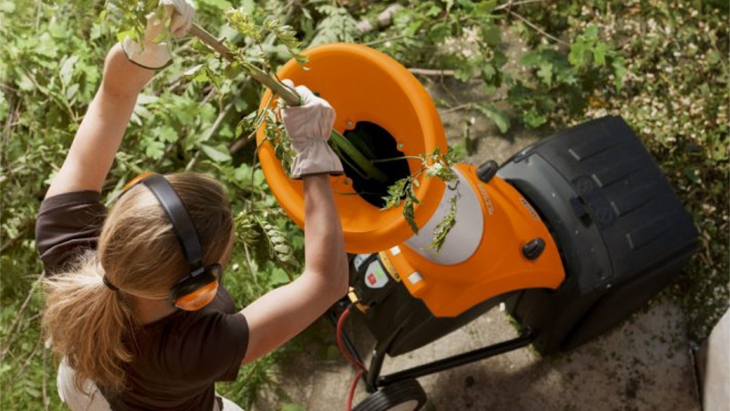Drvenie dreva pomocou elektrických alebo motorových drvičov