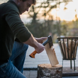 Sekera Fiskars X10