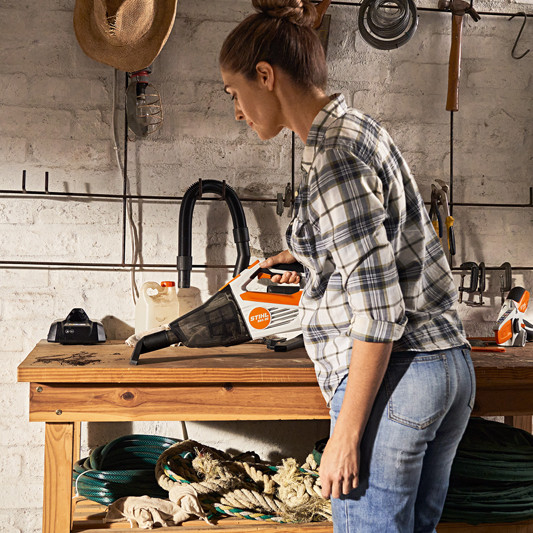 Akumulátorový vysávač STIHL SEA 20 SET